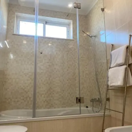 Beautiful Close To The Beach And Marina! *